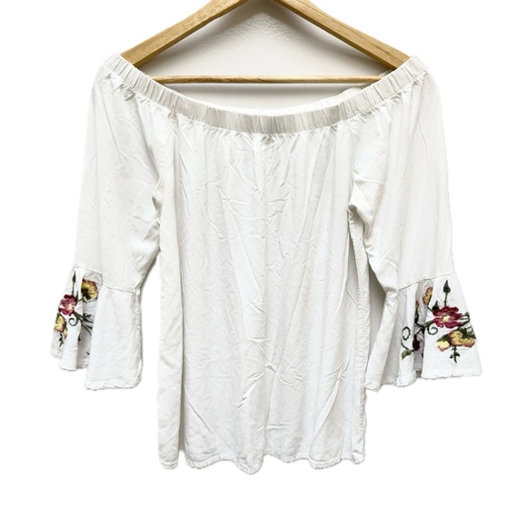 White Off the Shoulder Top - Picture 1 of 12